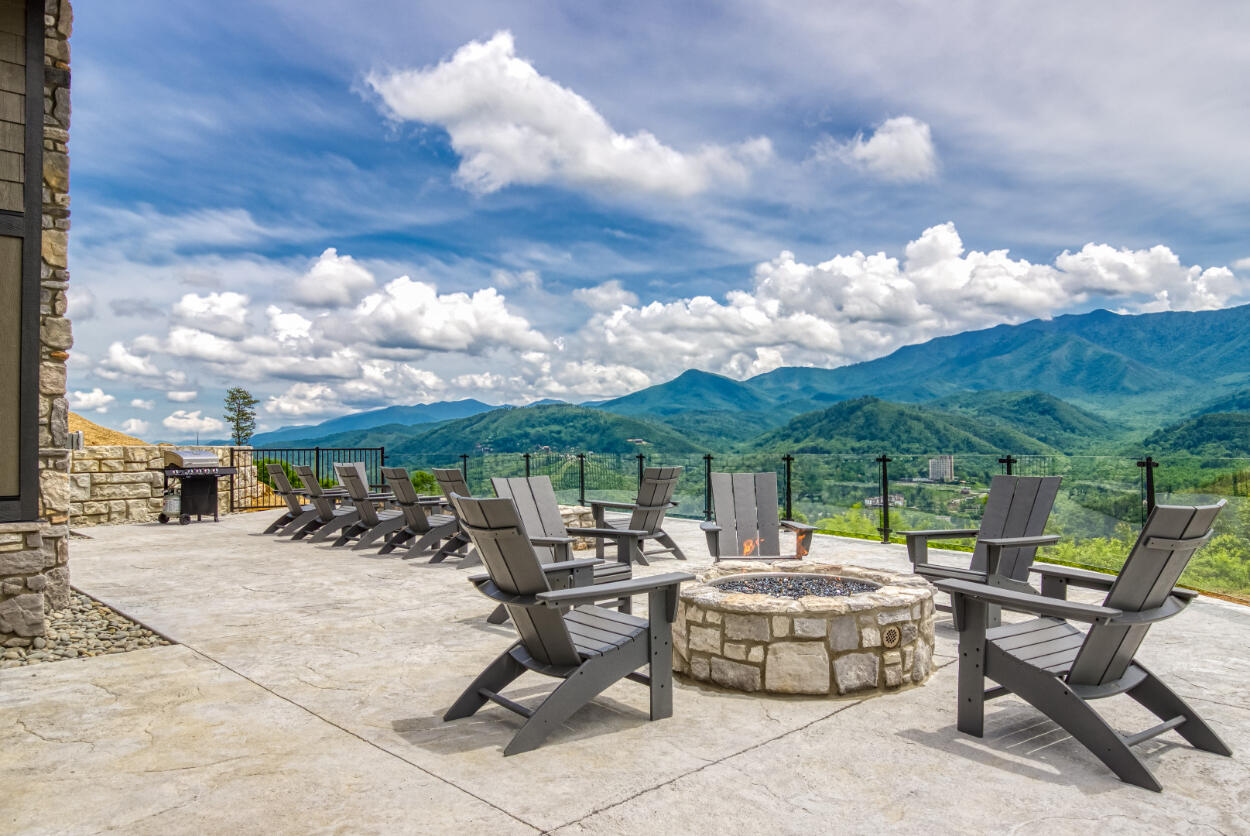 Gatlinburg, Tennessee, 37738, United States, 3 Bedrooms Bedrooms, ,4 BathroomsBathrooms,Residential,For Sale,2027383