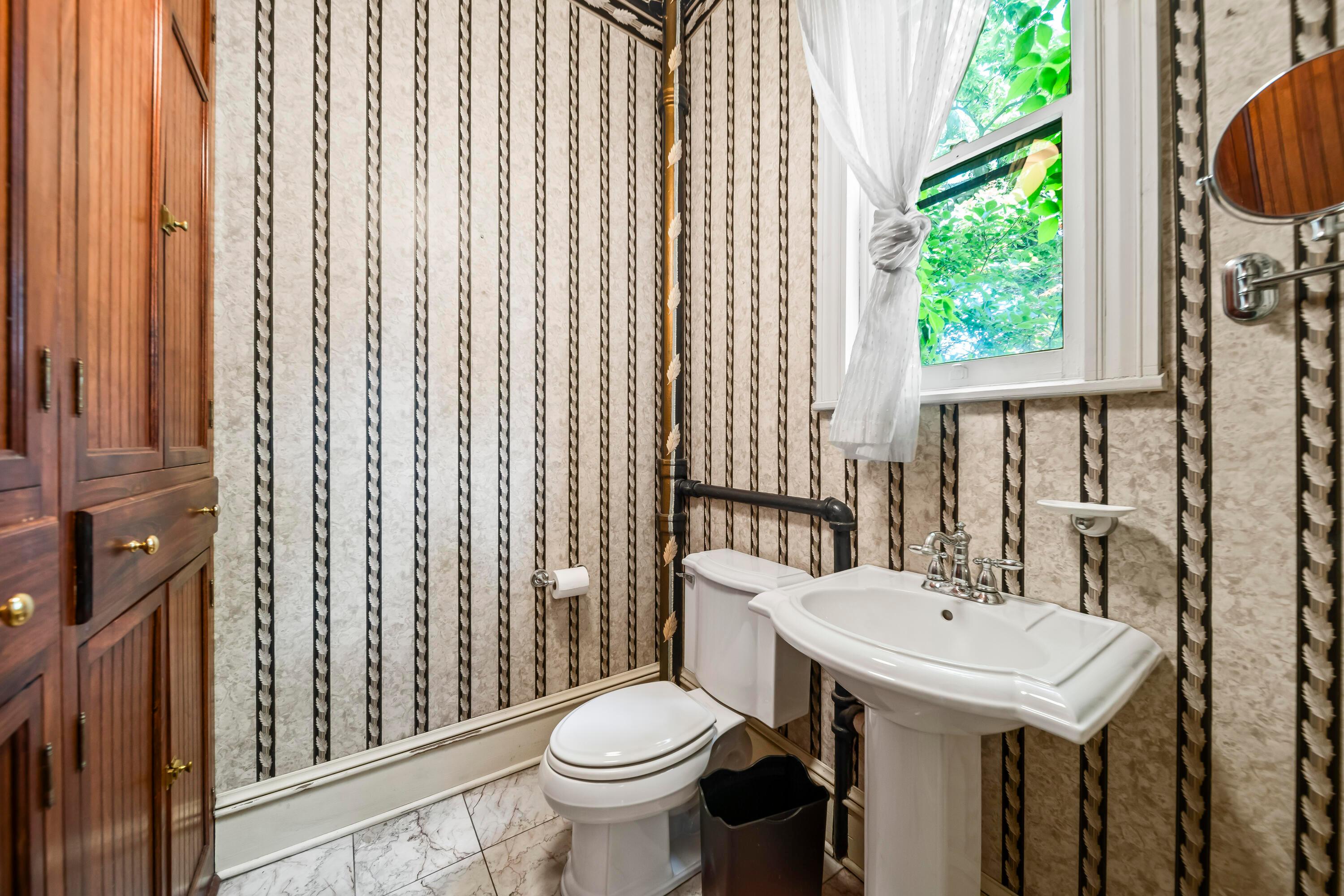 Columbus, Ohio, 43205, United States, 4 Bedrooms Bedrooms, ,3 BathroomsBathrooms,Residential,For Sale,1866885
