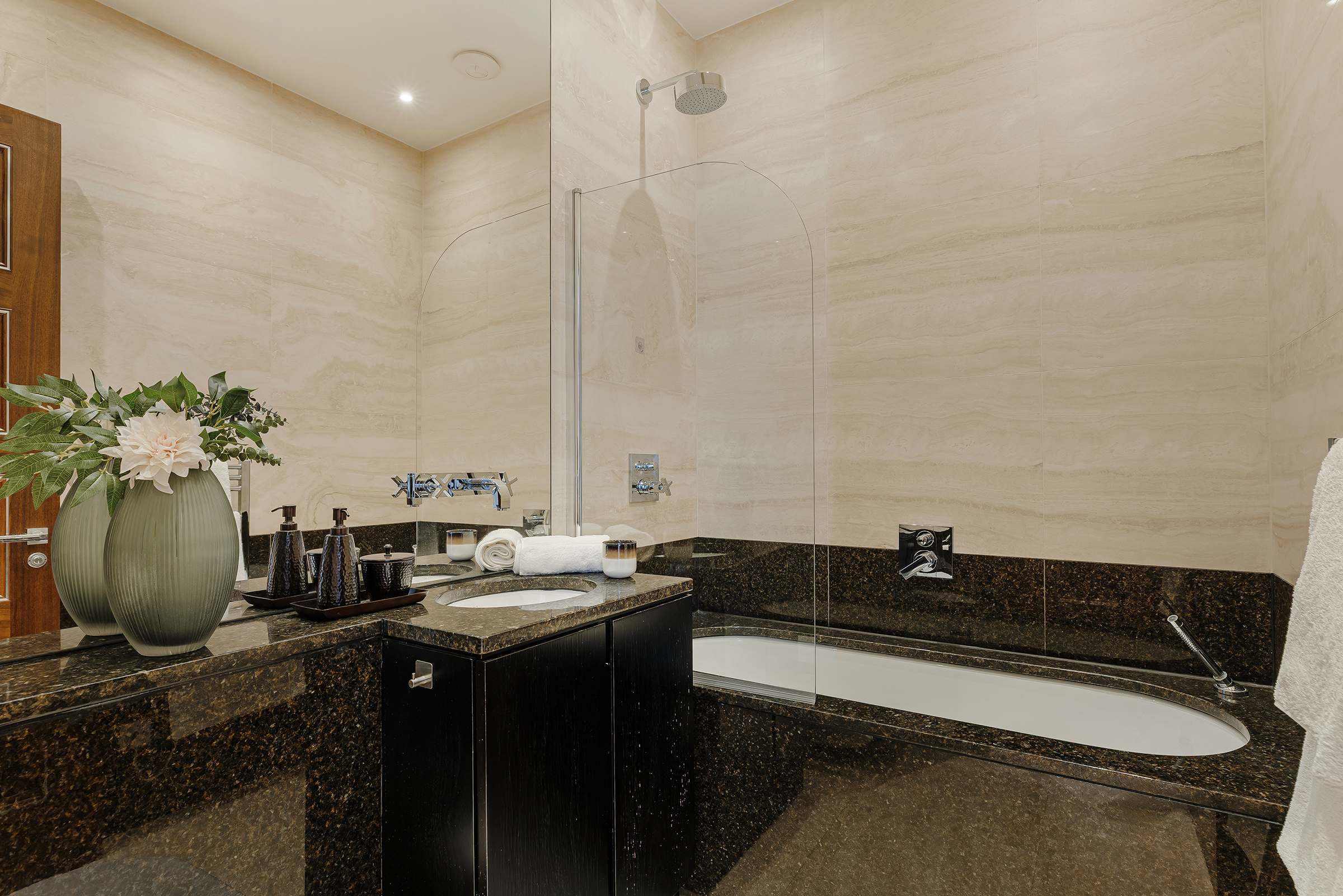  A Magnificent Six-Bedroom Residence with Pool and Roof Terrace in Kensington - 物件實景