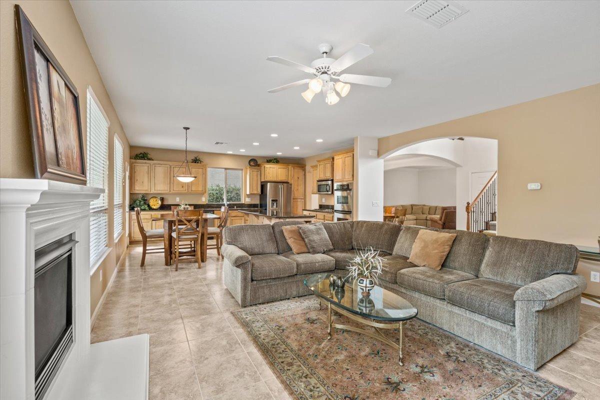 Roseville, California, 95747, United States, 4 Bedrooms Bedrooms, ,3 BathroomsBathrooms,Residential,For Sale,1928069