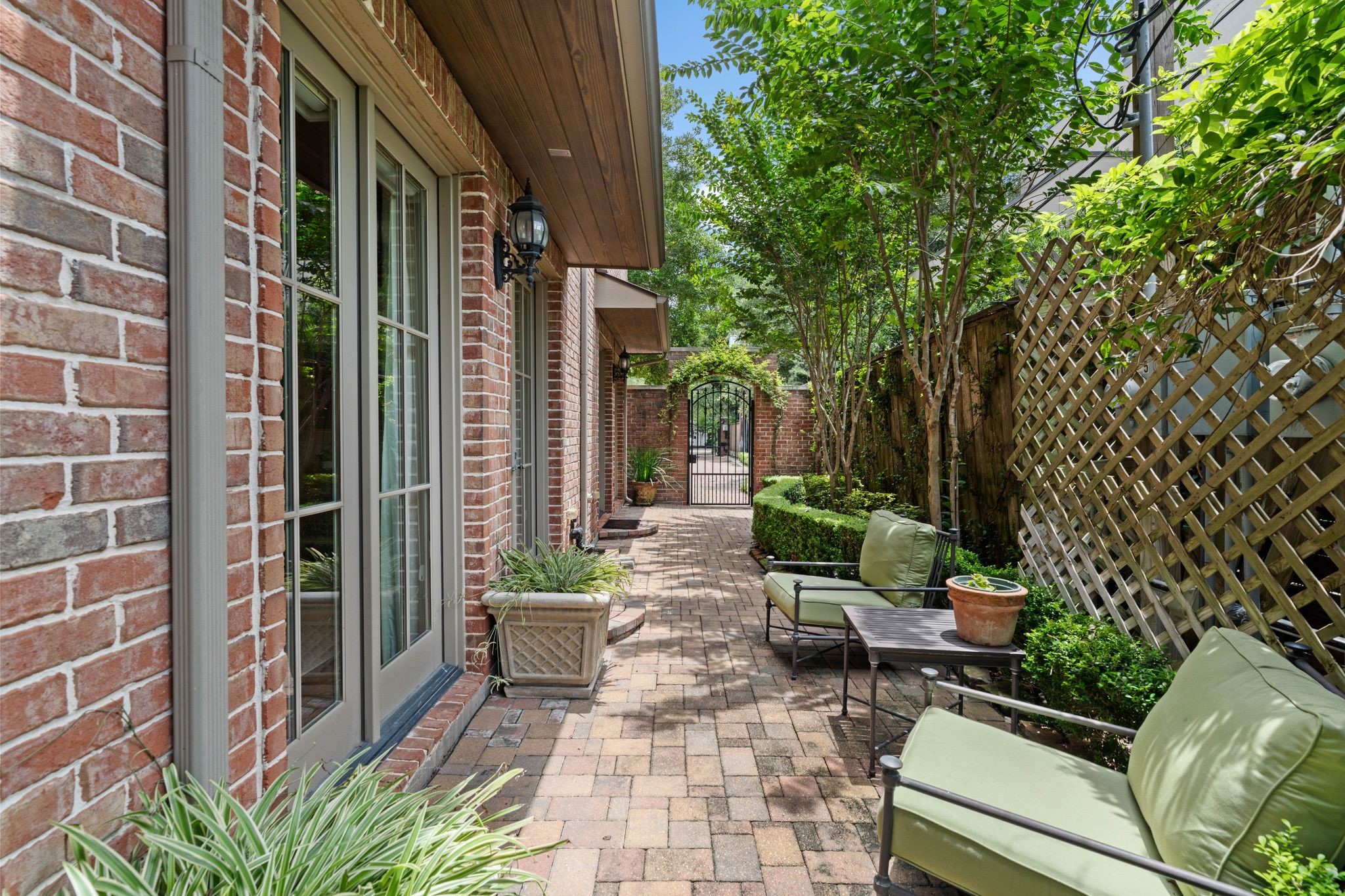  1010 Nantucket Drive F - 物件實景