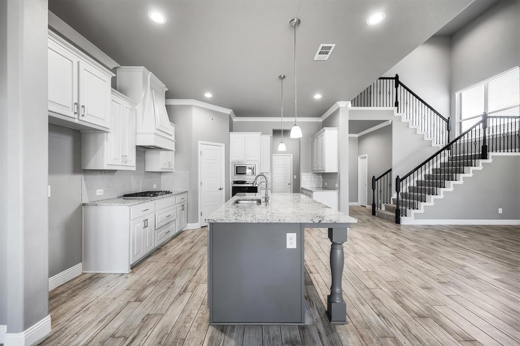 Midland, Texas, 79705, United States, 5 Bedrooms Bedrooms, ,5 BathroomsBathrooms,Residential,For Sale,1998422