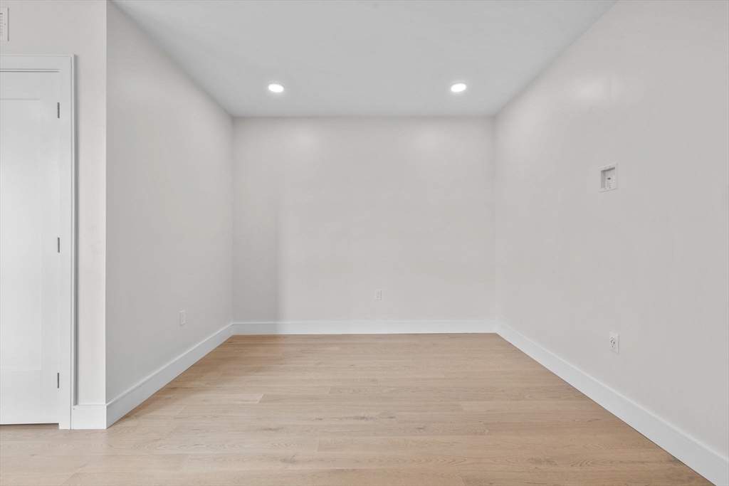 Boston, Massachusetts, 02128, United States, 2 Bedrooms Bedrooms, ,2 BathroomsBathrooms,Residential,For Sale,1942738
