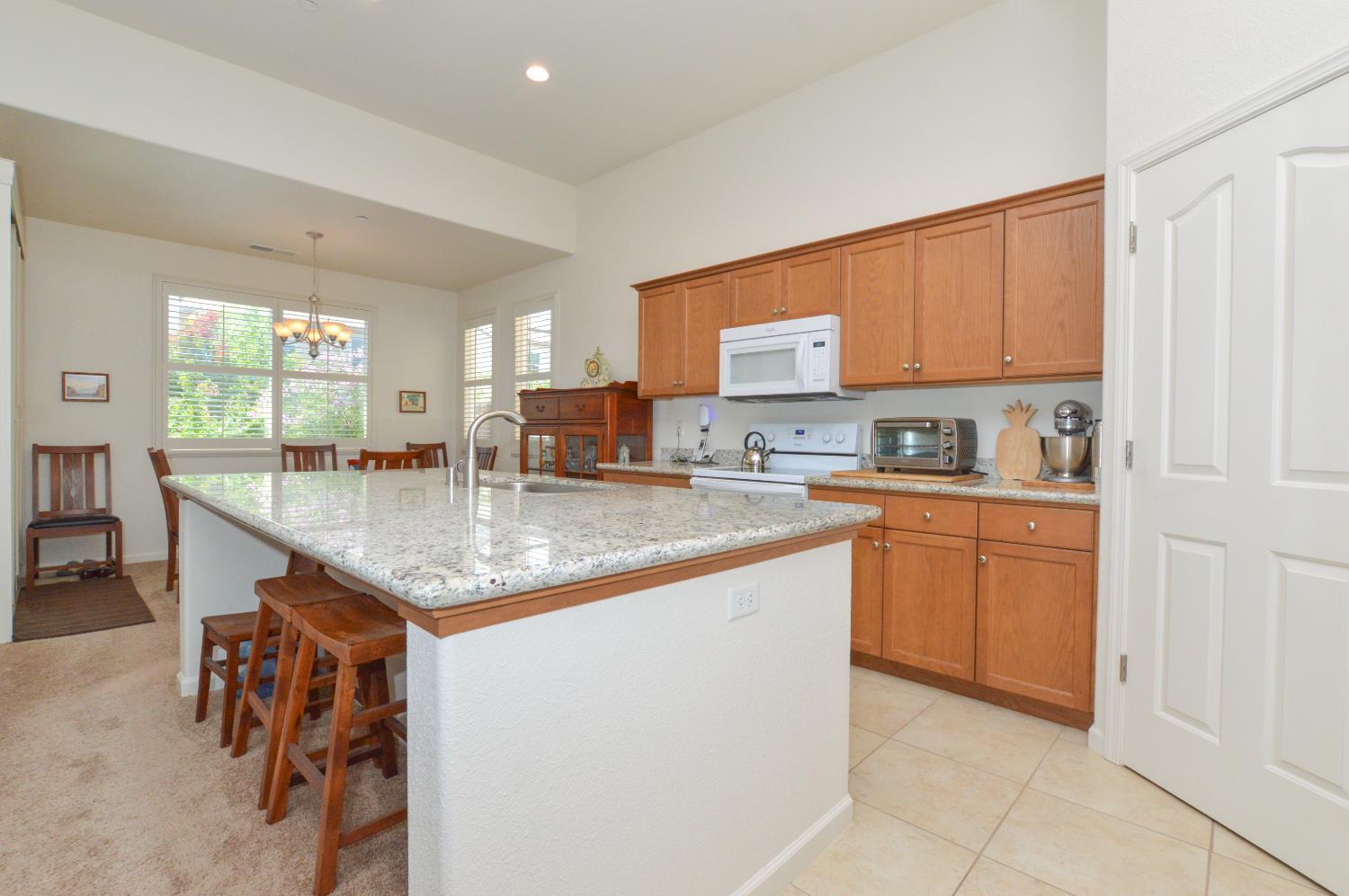 Clovis, California, 93619, United States, 4 Bedrooms Bedrooms, ,2 BathroomsBathrooms,Residential,For Sale,1873702