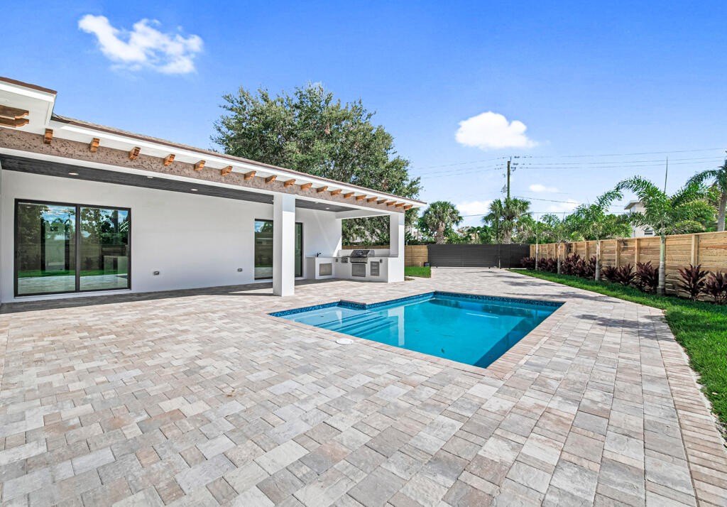 Palm Springs, Florida, 33461, United States, 4 Bedrooms Bedrooms, ,5 BathroomsBathrooms,Residential,For Sale,1835597