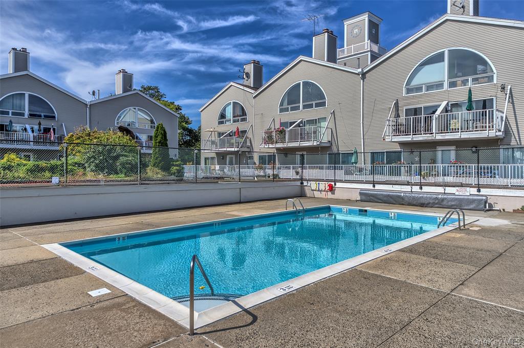 Bronx, New York, 10464, United States, 2 Bedrooms Bedrooms, ,2 BathroomsBathrooms,Residential,For Sale,1981107