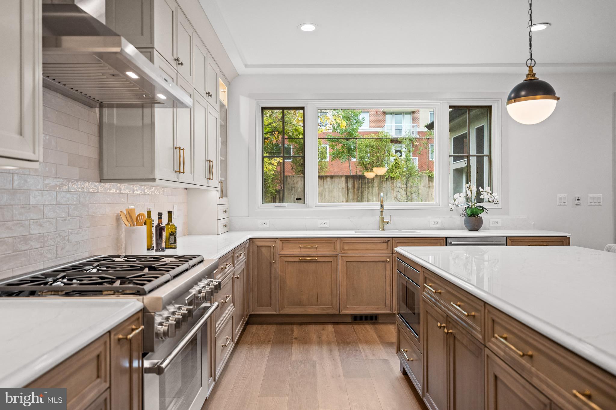 Arlington, Virginia, 22207, United States, 4 Bedrooms Bedrooms, ,5 BathroomsBathrooms,Residential,For Sale,1990203