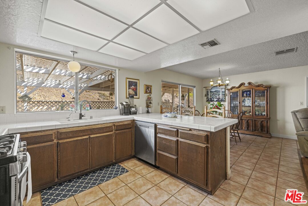 Acton, California, 93510, United States, 4 Bedrooms Bedrooms, ,3 BathroomsBathrooms,Residential,For Sale,1897411