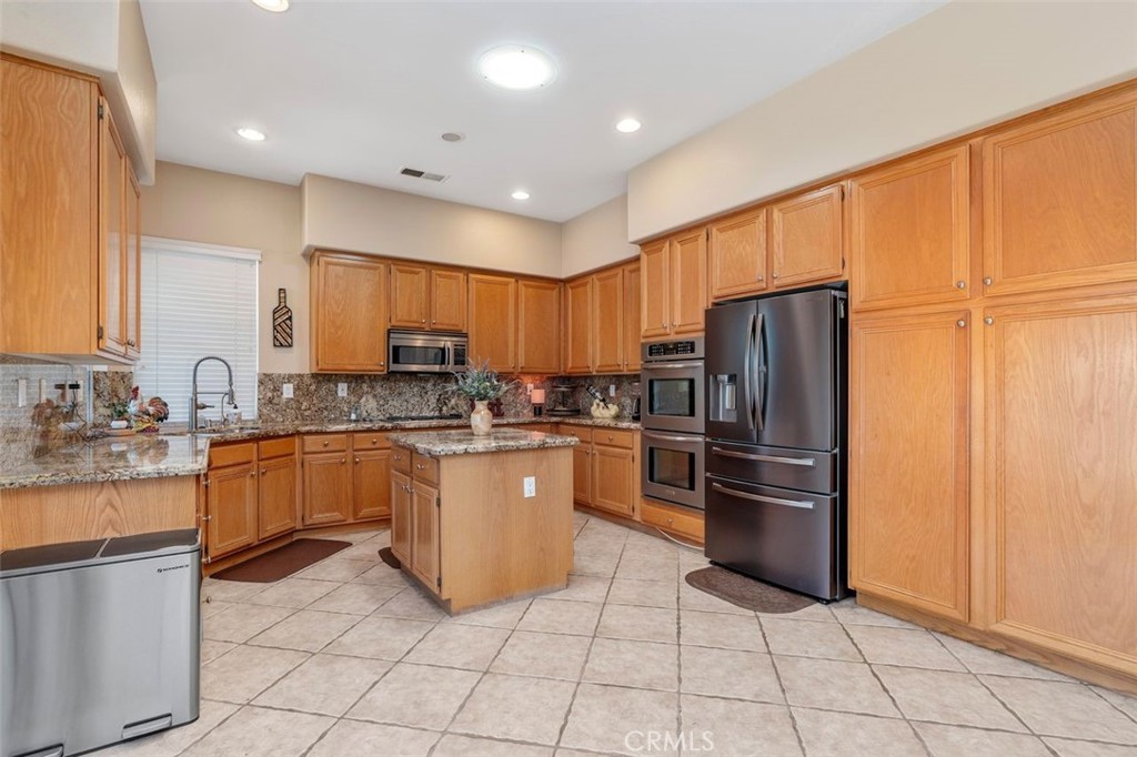 Murrieta, California, 92562, United States, 5 Bedrooms Bedrooms, ,3 BathroomsBathrooms,Residential,For Sale,1837982