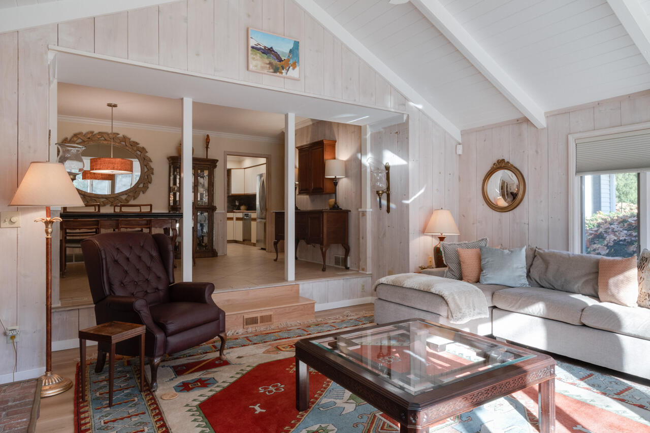 Fennville, Michigan, 49408, United States, 9 Bedrooms Bedrooms, ,10 BathroomsBathrooms,Residential,For Sale,1992421