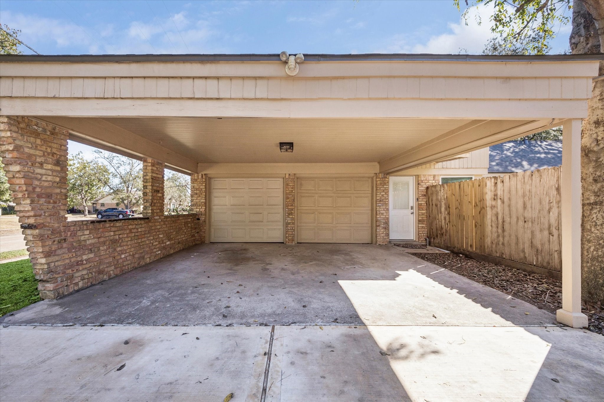  10902 Mullins Drive - 物件實景