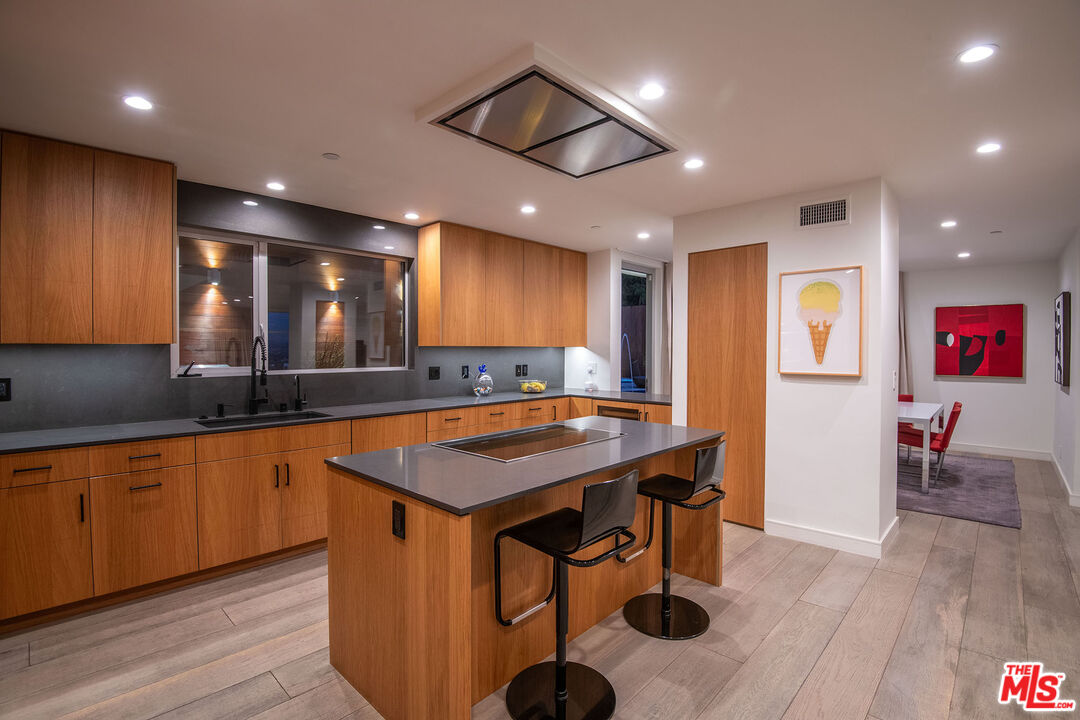 Los Angeles, California, 90069, United States, 4 Bedrooms Bedrooms, ,5 BathroomsBathrooms,Residential,For Sale,1759770