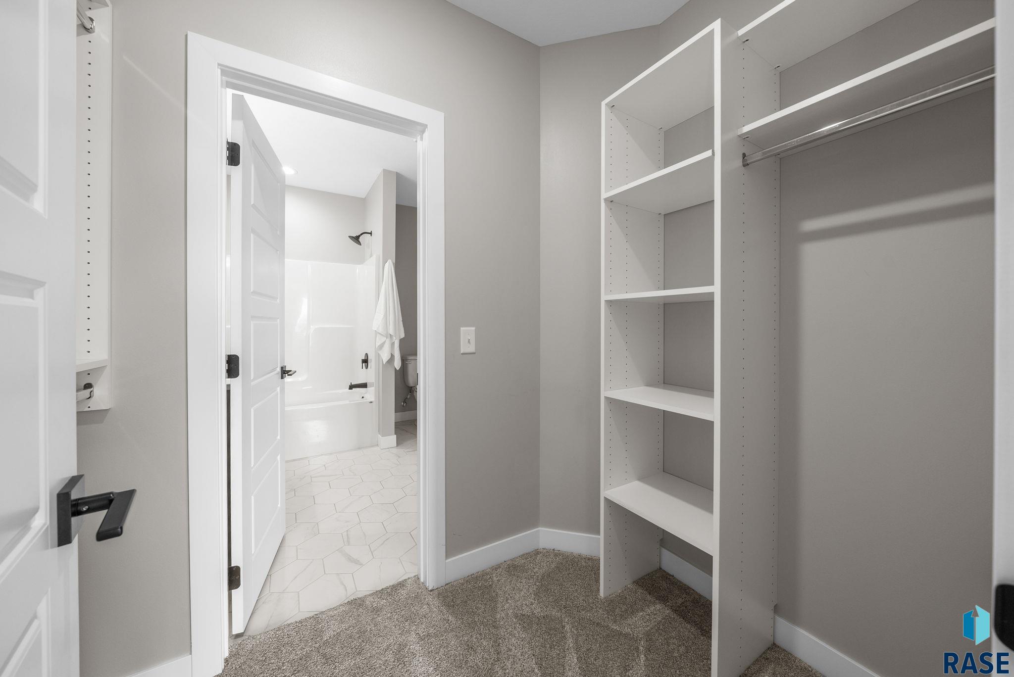 Sioux Falls, South Dakota, 57110, United States, 6 Bedrooms Bedrooms, ,4 BathroomsBathrooms,Residential,For Sale,1892157