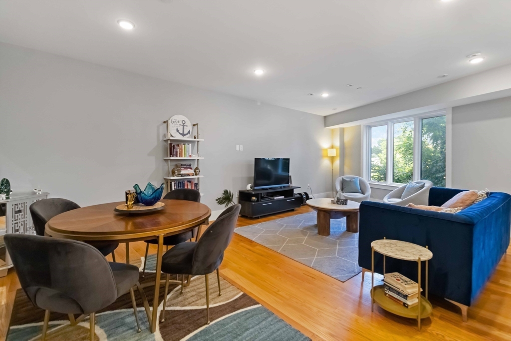 Quincy, Massachusetts, 02171, United States, 3 Bedrooms Bedrooms, ,2 BathroomsBathrooms,Residential,For Sale,1939729
