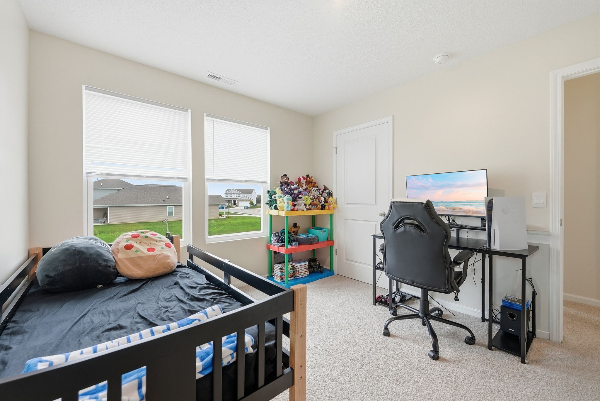  Well-Maintained 4 Bedroom Newer Built Home - 物件實景