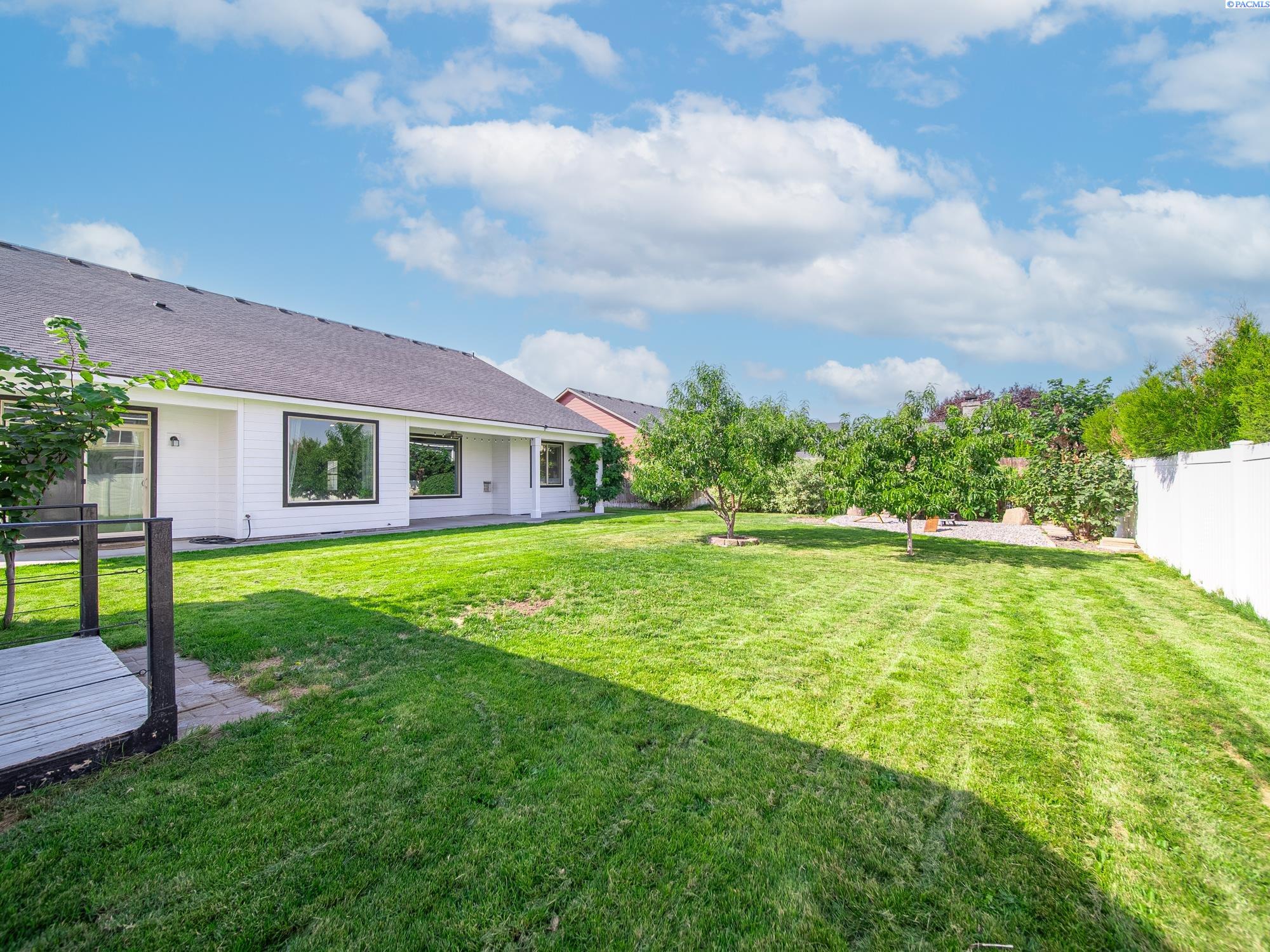 Pasco, Washington, 99301, United States, 4 Bedrooms Bedrooms, ,3 BathroomsBathrooms,Residential,For Sale,1933417