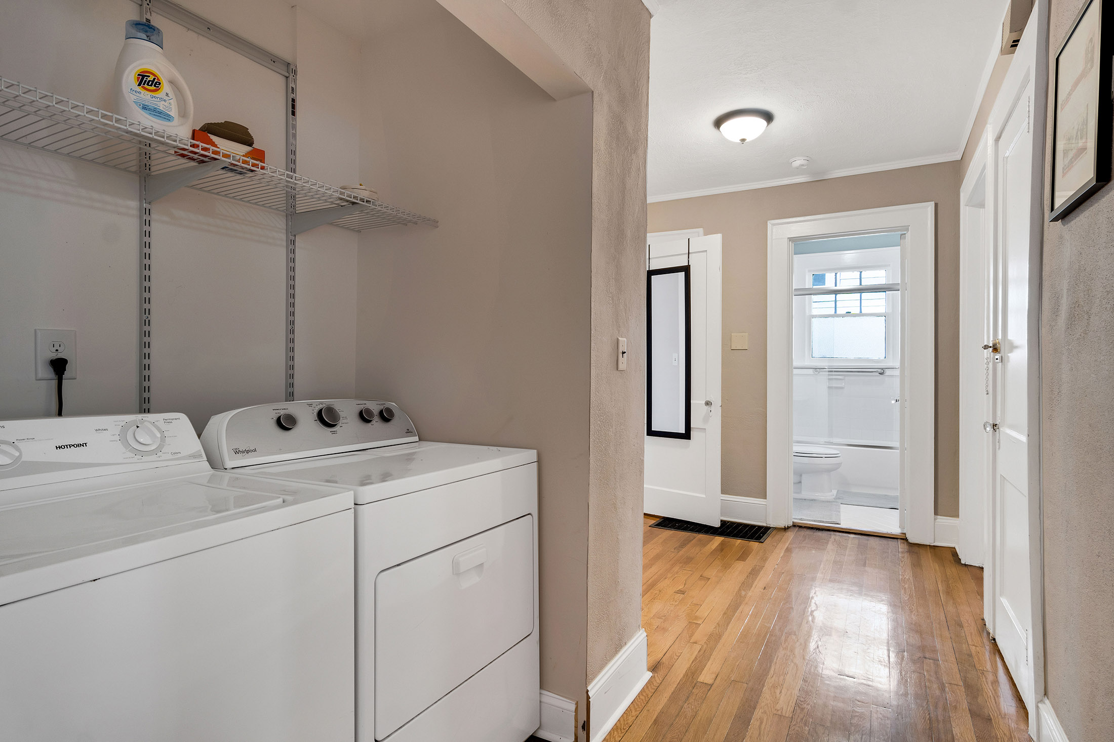  Beautifully Renovated Bungalow Perched above Orme Park in Virginia-Highland - 物件實景