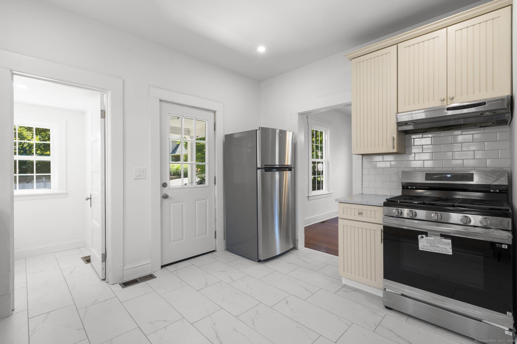 Milford, Connecticut, 06460, United States, 3 Bedrooms Bedrooms, ,3 BathroomsBathrooms,Residential,For Sale,1924915