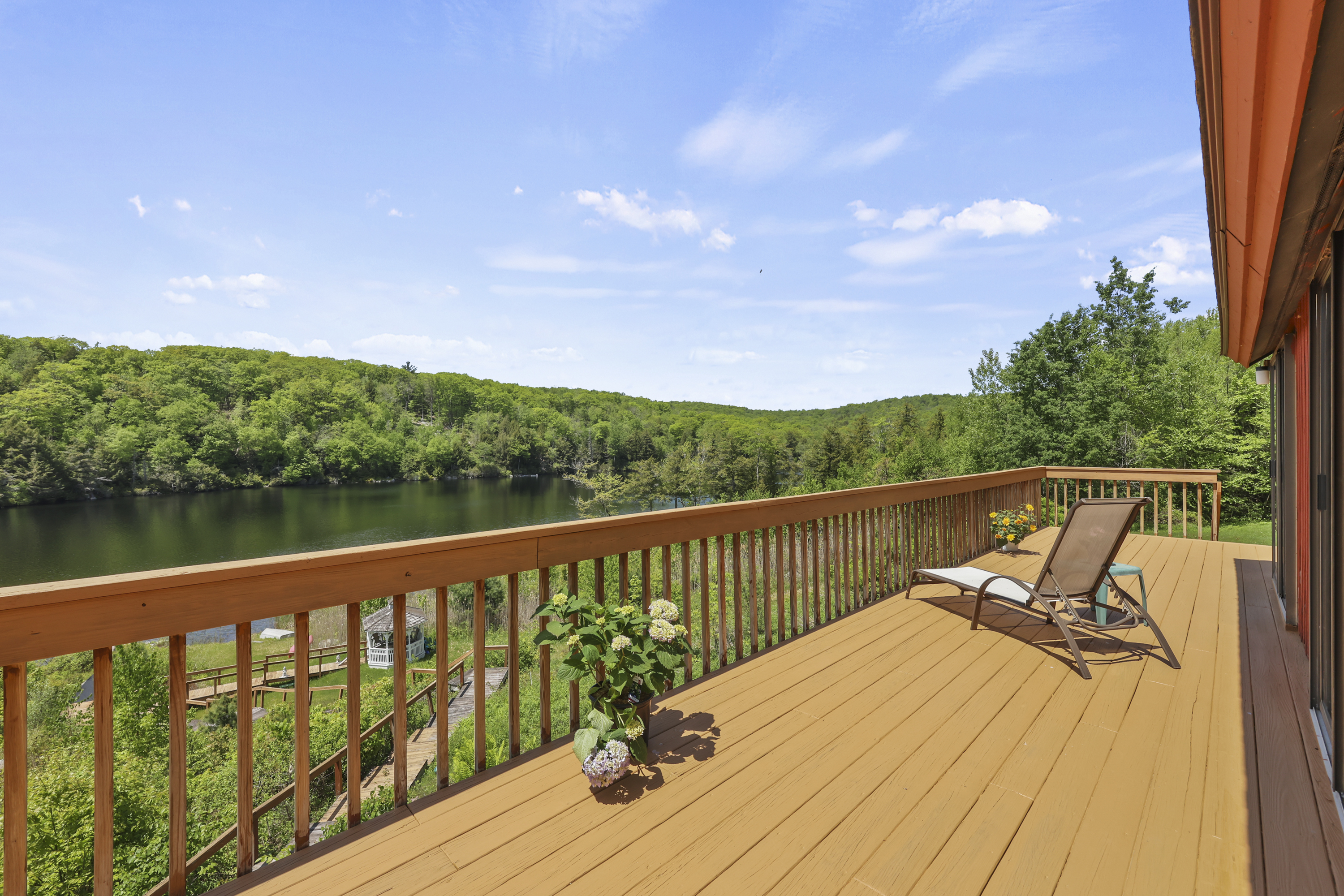  Exceptional Waterfront Retreat on Tranquil Hayes Pond - 物件實景