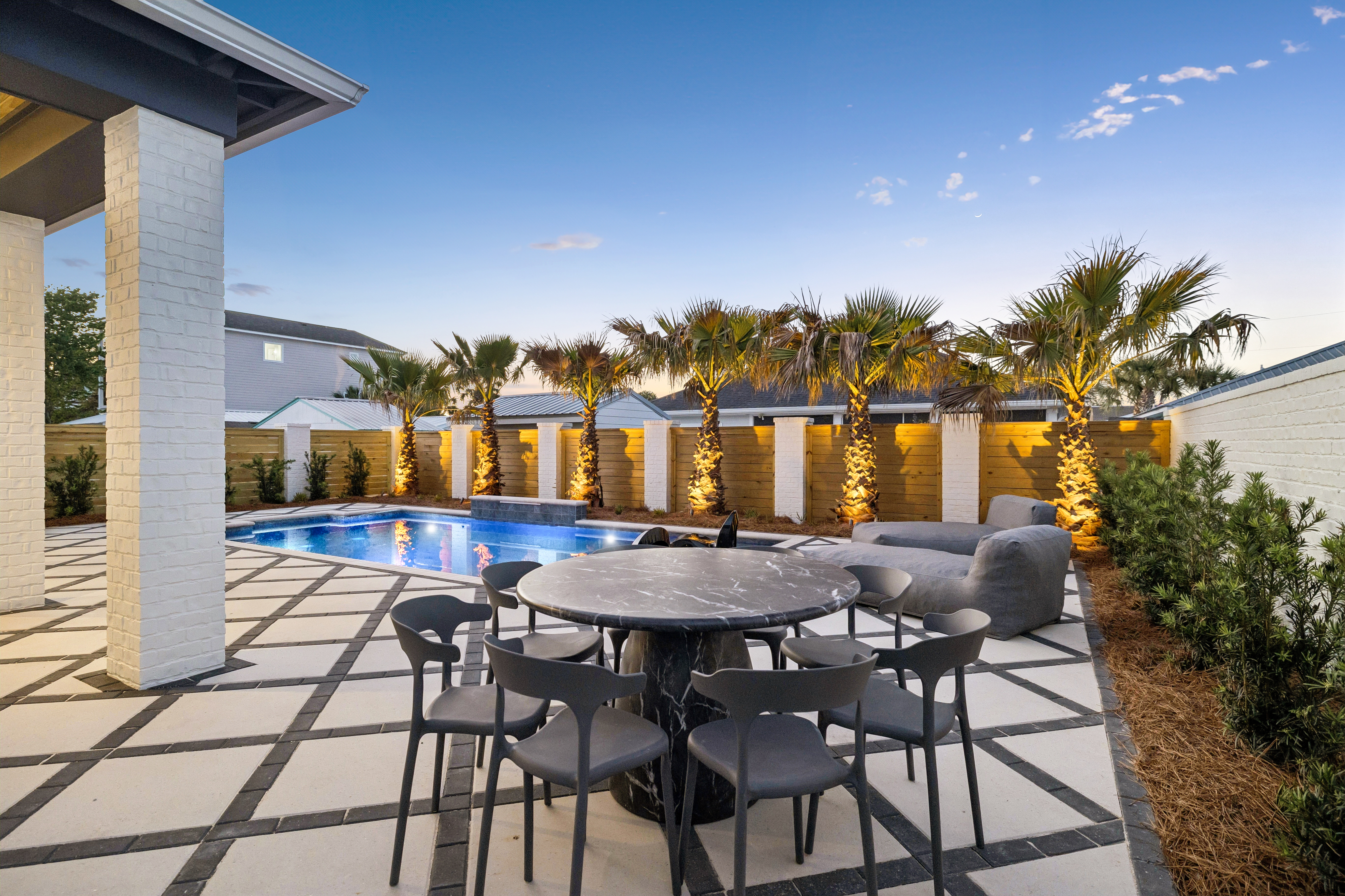  New Construction With Outdoor Oasis A Short Stroll To The Beach - 物件實景