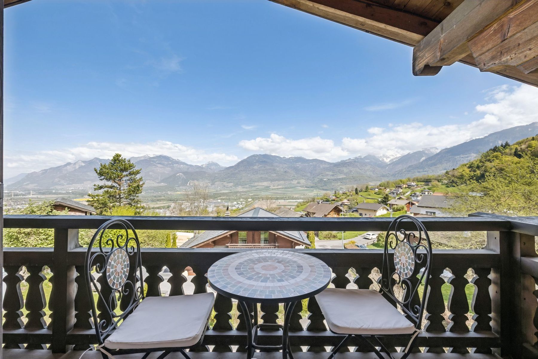  Beautifully renovated chalet with exceptional views - 物件實景