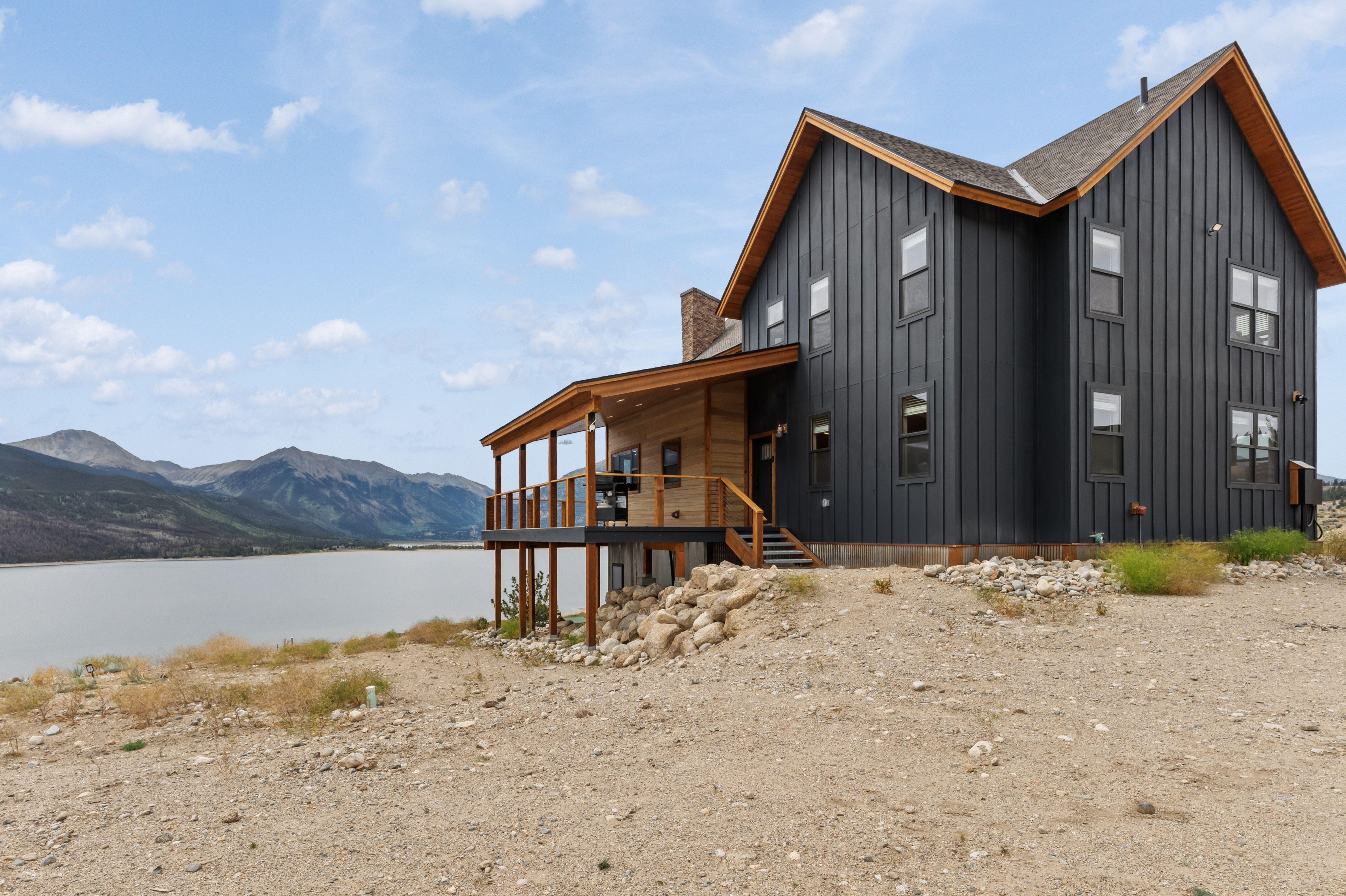  New Construction with Show-Stopping Twin Lakes Views - 物件實景