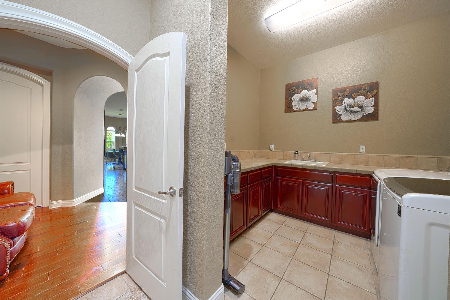 Lincoln, California, 95648, United States, 7 Bedrooms Bedrooms, ,5 BathroomsBathrooms,Residential,For Sale,1984434