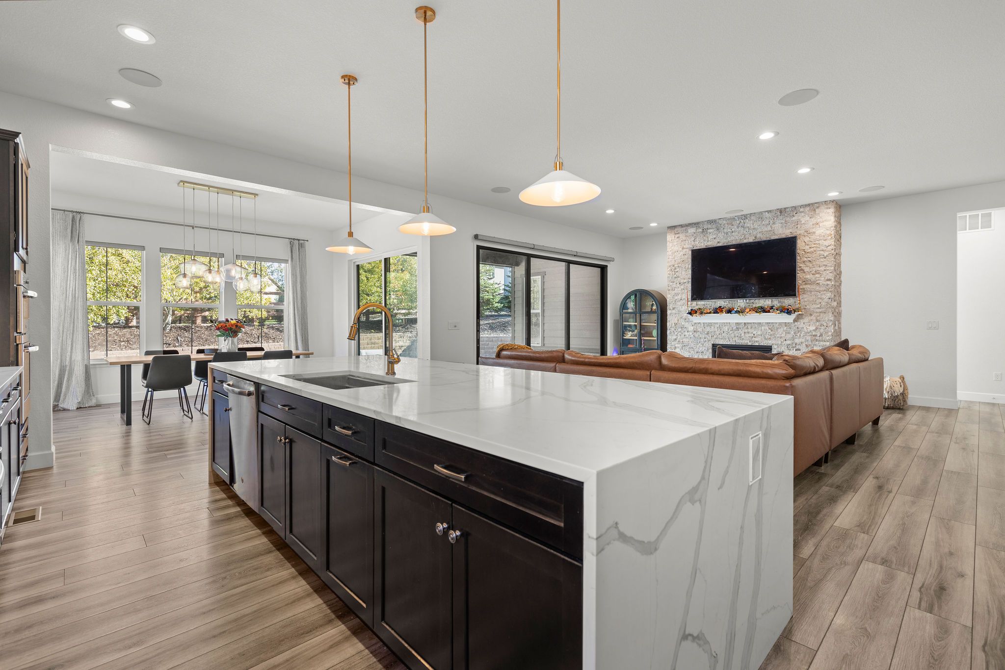  Luxury and comfort come together in this expansive ranch-style home - 物件實景