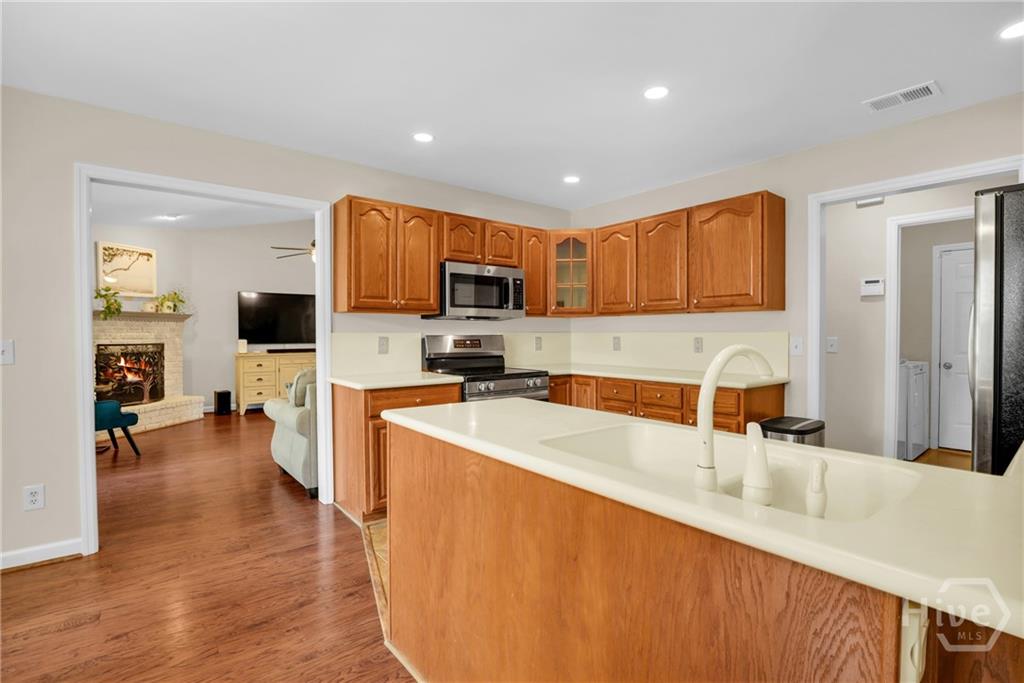 Savannah, Georgia, 31410, United States, 3 Bedrooms Bedrooms, ,2 BathroomsBathrooms,Residential,For Sale,1921952