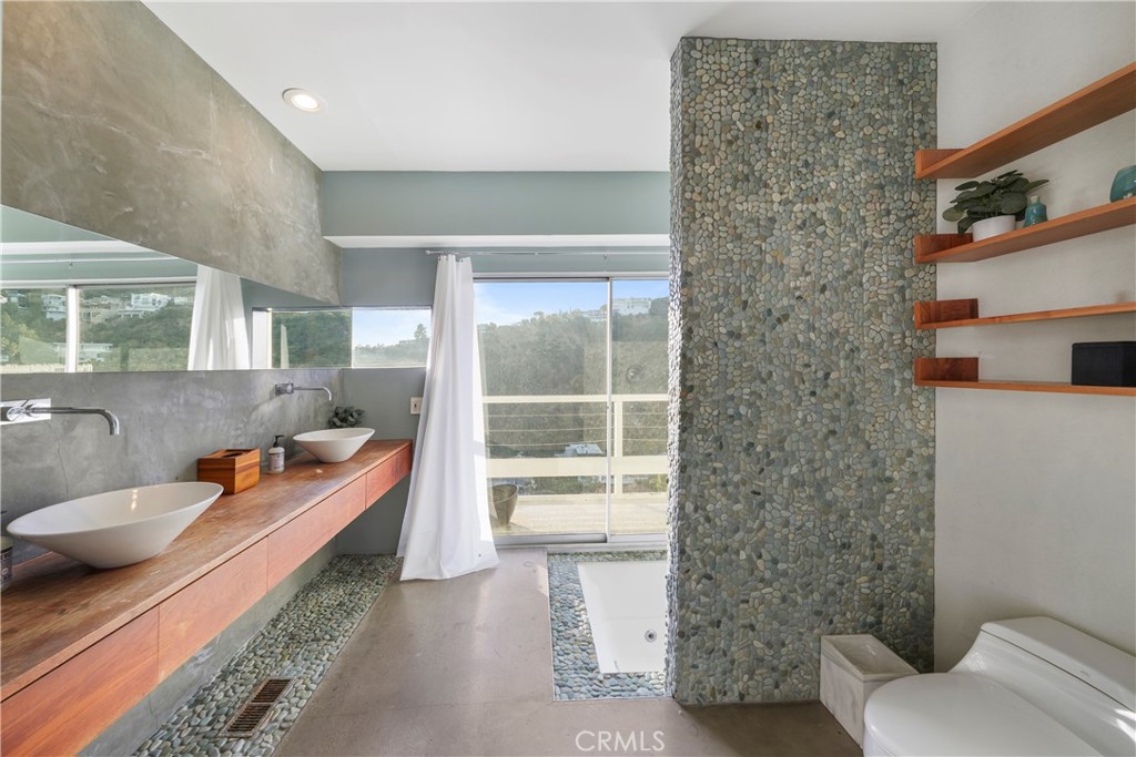 Los Angeles, California, 90069, United States, 3 Bedrooms Bedrooms, ,1 BathroomBathrooms,Residential,For Sale,1897836