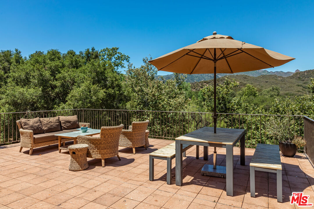Calabasas, California, 91302, United States, 5 Bedrooms Bedrooms, ,4 BathroomsBathrooms,Residential,For Sale,1926275