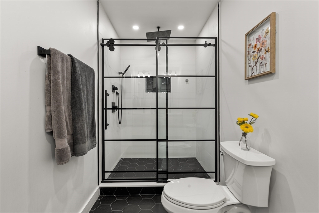 Boston, Massachusetts, 02128, United States, 2 Bedrooms Bedrooms, ,2 BathroomsBathrooms,Residential,For Sale,1940624