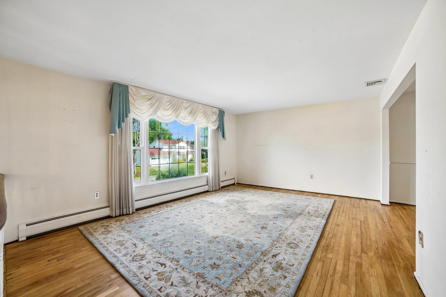  ?Oak Park? Bi-Level Provides Space Location and Long-Term Value - 物件實景