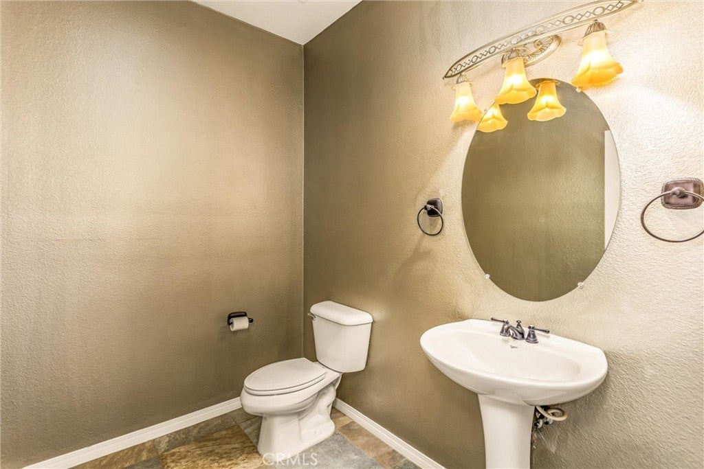 Highland, California, 92346, United States, 5 Bedrooms Bedrooms, ,5 BathroomsBathrooms,Residential,For Sale,1989215