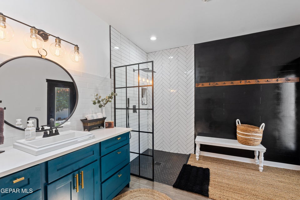 El Paso, Texas, 79936, United States, 5 Bedrooms Bedrooms, ,5 BathroomsBathrooms,Residential,For Sale,1980417