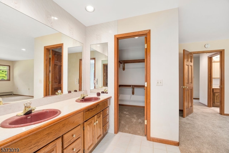 Blairstown Twp., New Jersey, 07832, United States, 3 Bedrooms Bedrooms, ,2 BathroomsBathrooms,Residential,For Sale,1898637