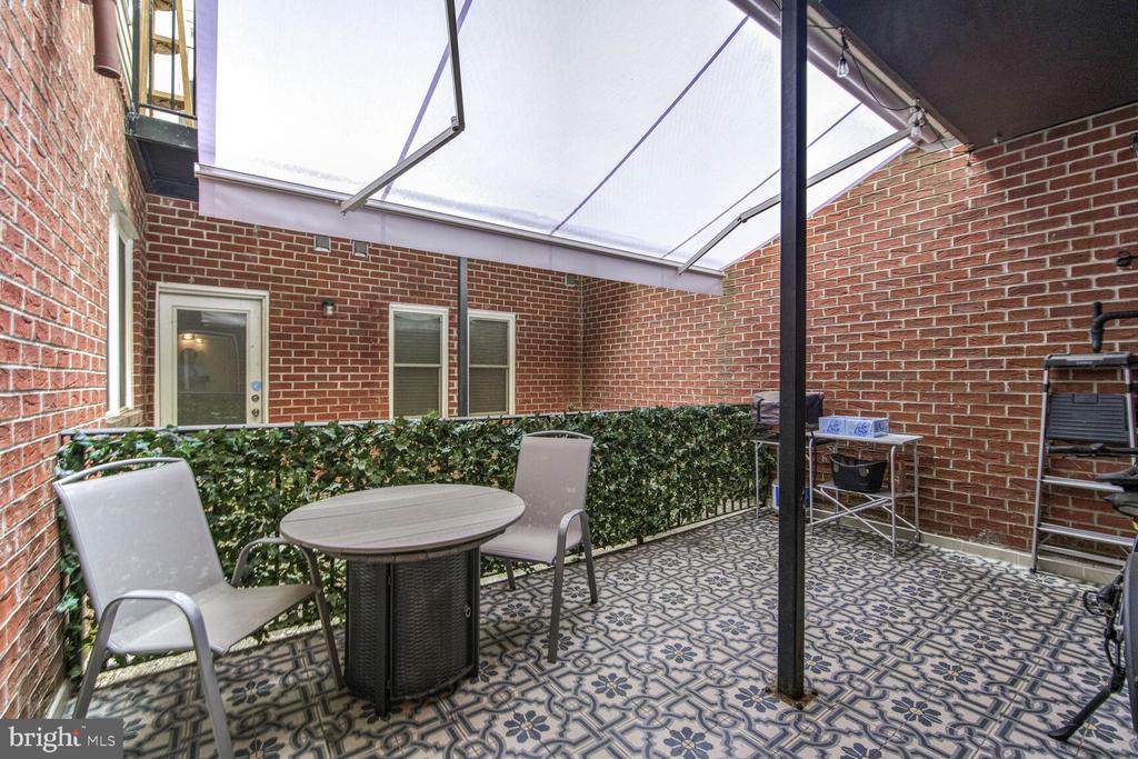 Washington, District of Columbia, 20002, United States, 2 Bedrooms Bedrooms, ,2 BathroomsBathrooms,Residential,For Sale,1985722