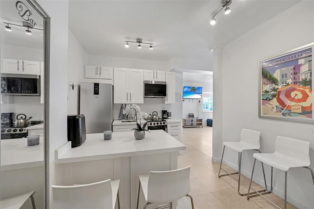 Miami Beach, Florida, 33139, United States, 2 Bedrooms Bedrooms, ,2 BathroomsBathrooms,Residential,For Sale,1923185