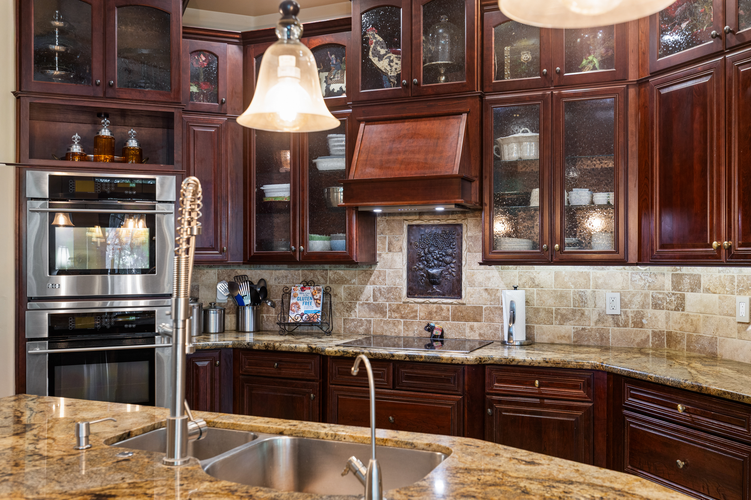 Tempe, Arizona, 85284, United States, 5 Bedrooms Bedrooms, ,3 BathroomsBathrooms,Residential,For Sale,1989924