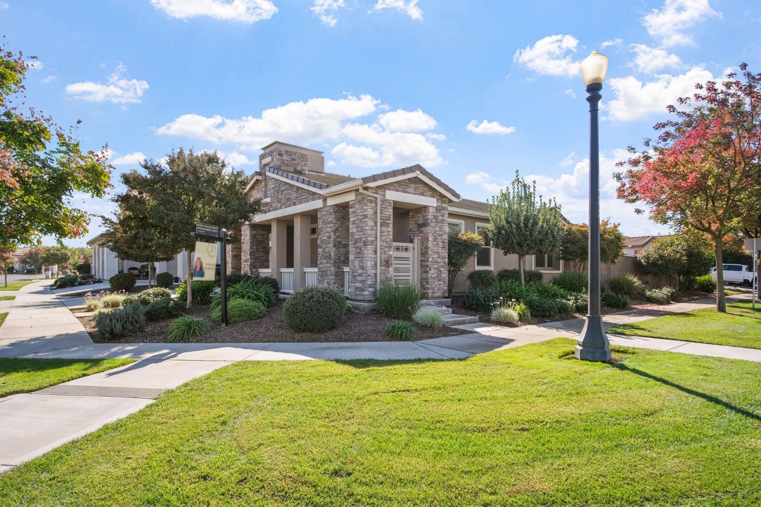 Oakdale, California, 95361, United States, 3 Bedrooms Bedrooms, ,2 BathroomsBathrooms,Residential,For Sale,1985752