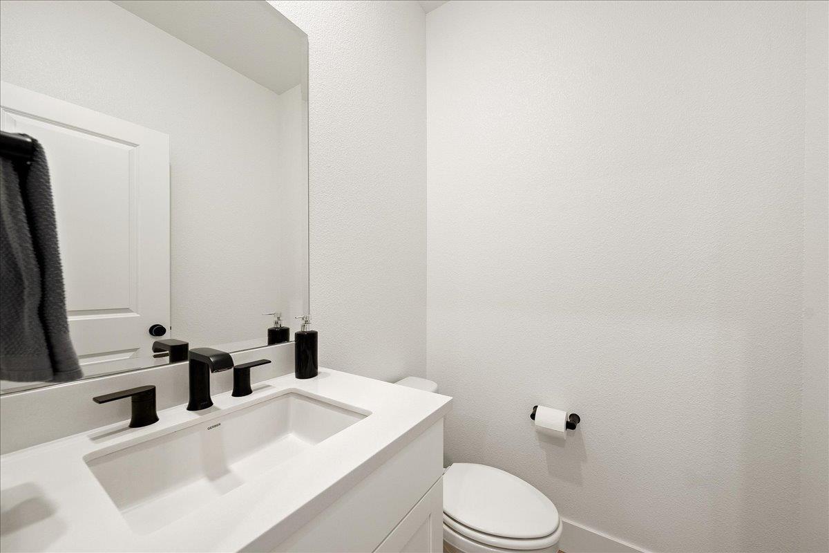 Roseville, California, 95747, United States, 5 Bedrooms Bedrooms, ,4 BathroomsBathrooms,Residential,For Sale,1998705