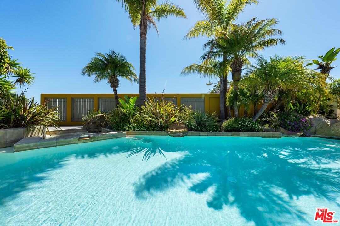 Pacific Palisades, California, 90272, United States, 4 Bedrooms Bedrooms, ,2 BathroomsBathrooms,Residential,For Sale,1770890