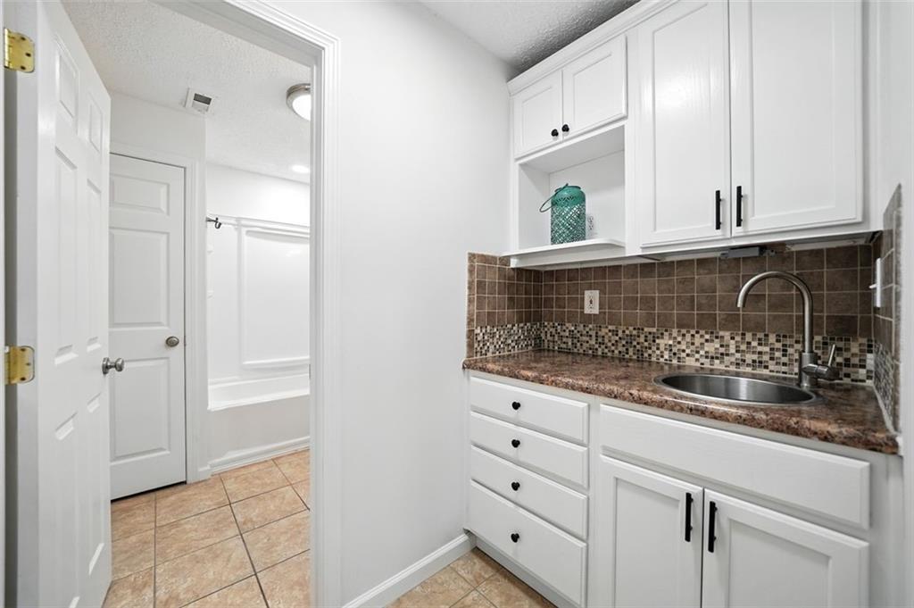 Cumming, Georgia, 30040, United States, 4 Bedrooms Bedrooms, ,3 BathroomsBathrooms,Residential,For Sale,1925510