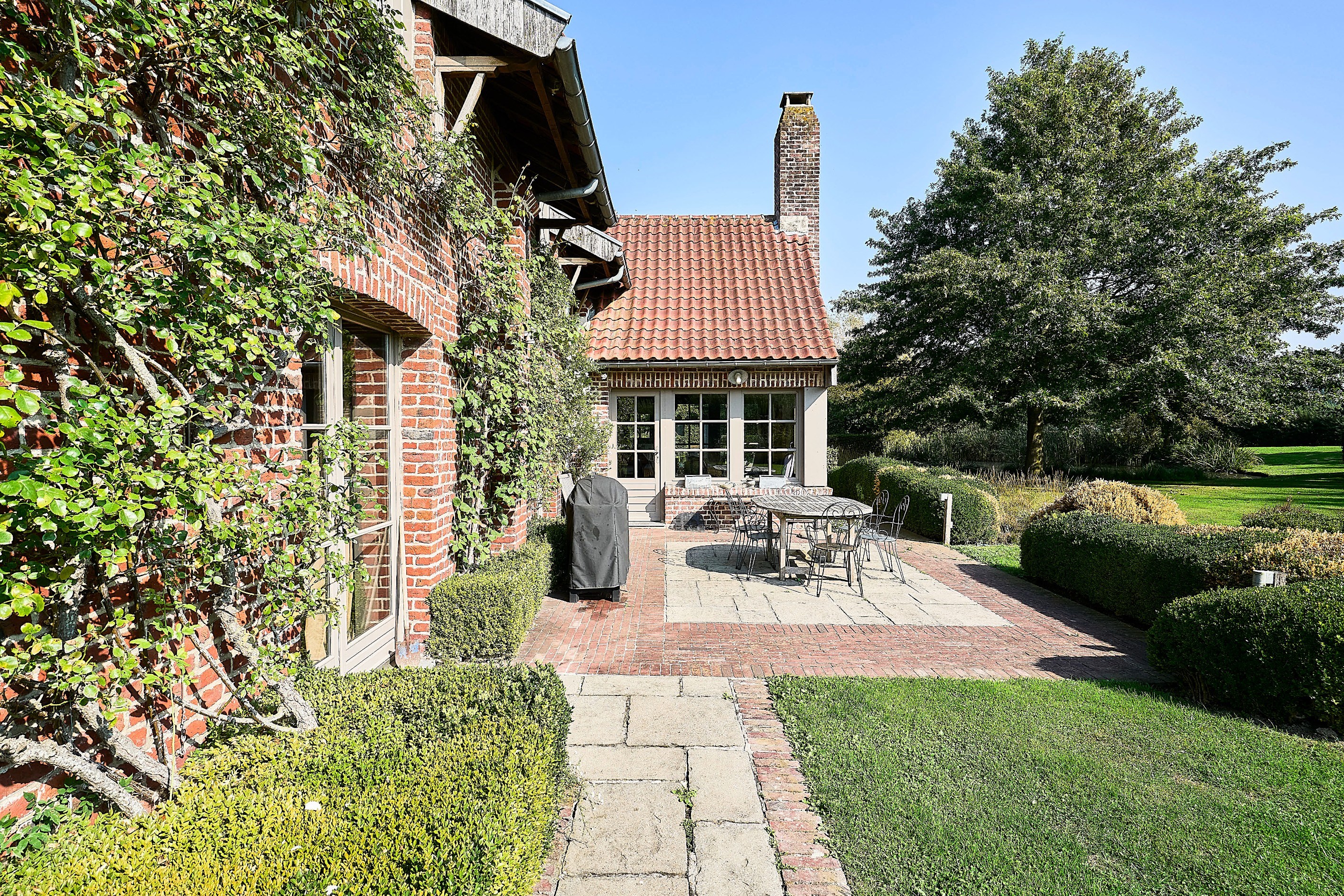  Substantial Property in Roncq Centre Ville - 300m² Living Space on 10,000m² Land - 物件實景