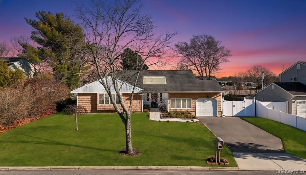 Bellport, New York, 11713, United States, 4 Bedrooms Bedrooms, ,2 BathroomsBathrooms,Residential,For Sale,2002038