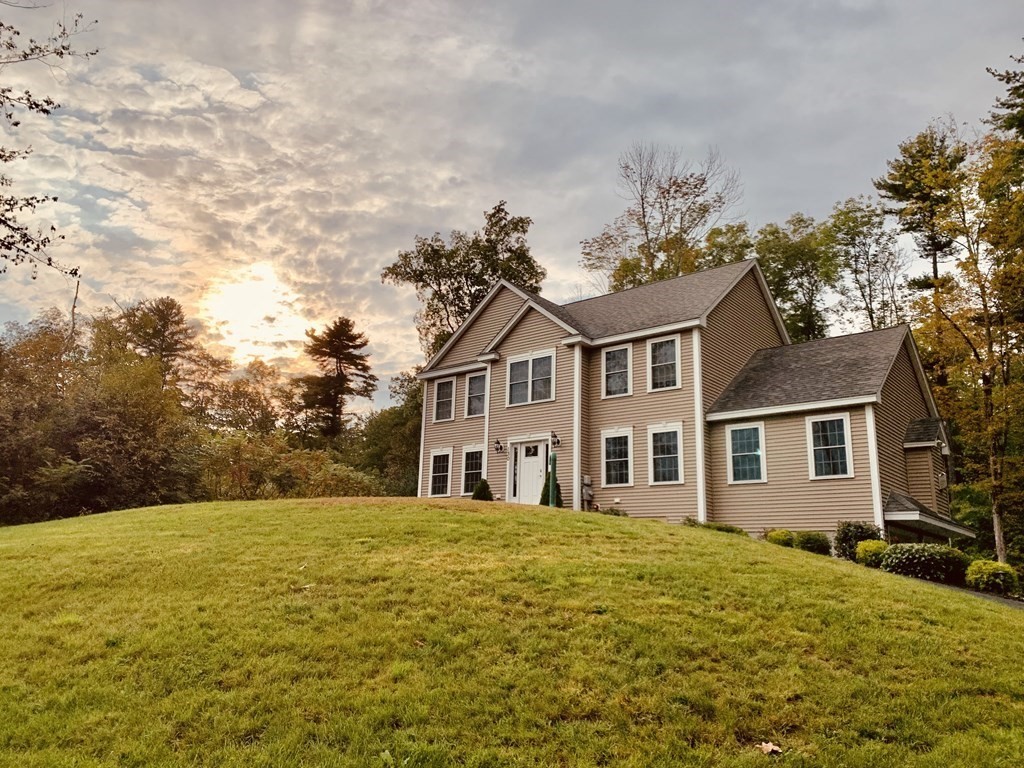 Derry, New Hampshire, 03038, United States, 4 Bedrooms Bedrooms, ,3 BathroomsBathrooms,Residential,For Sale,1942681