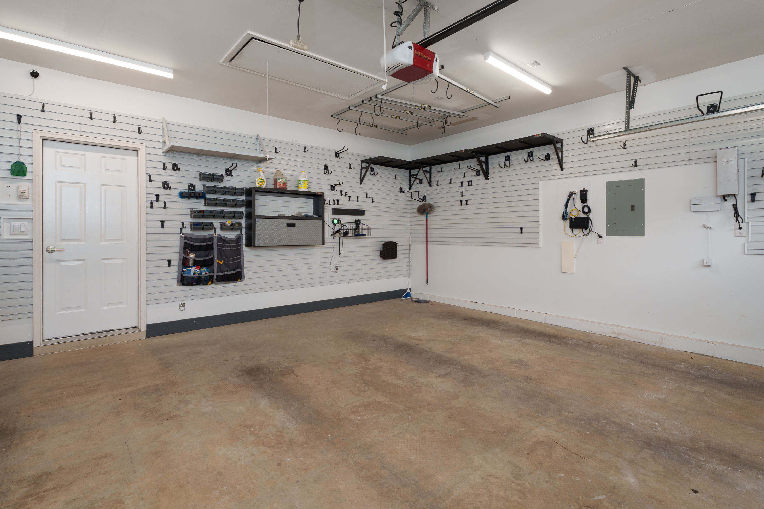  Classic Details, Open Design, and Thoughtful Finishes Throughout - 物件實景