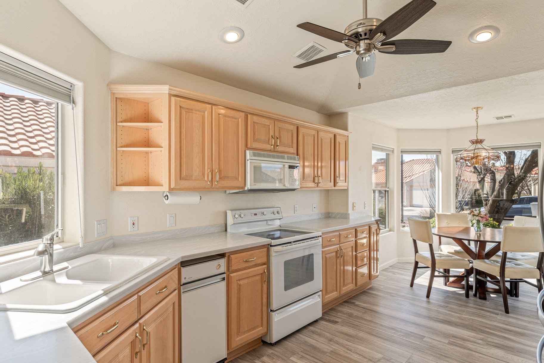  Low-Maintenance Living in a Prime Green Springs Location - 物件實景