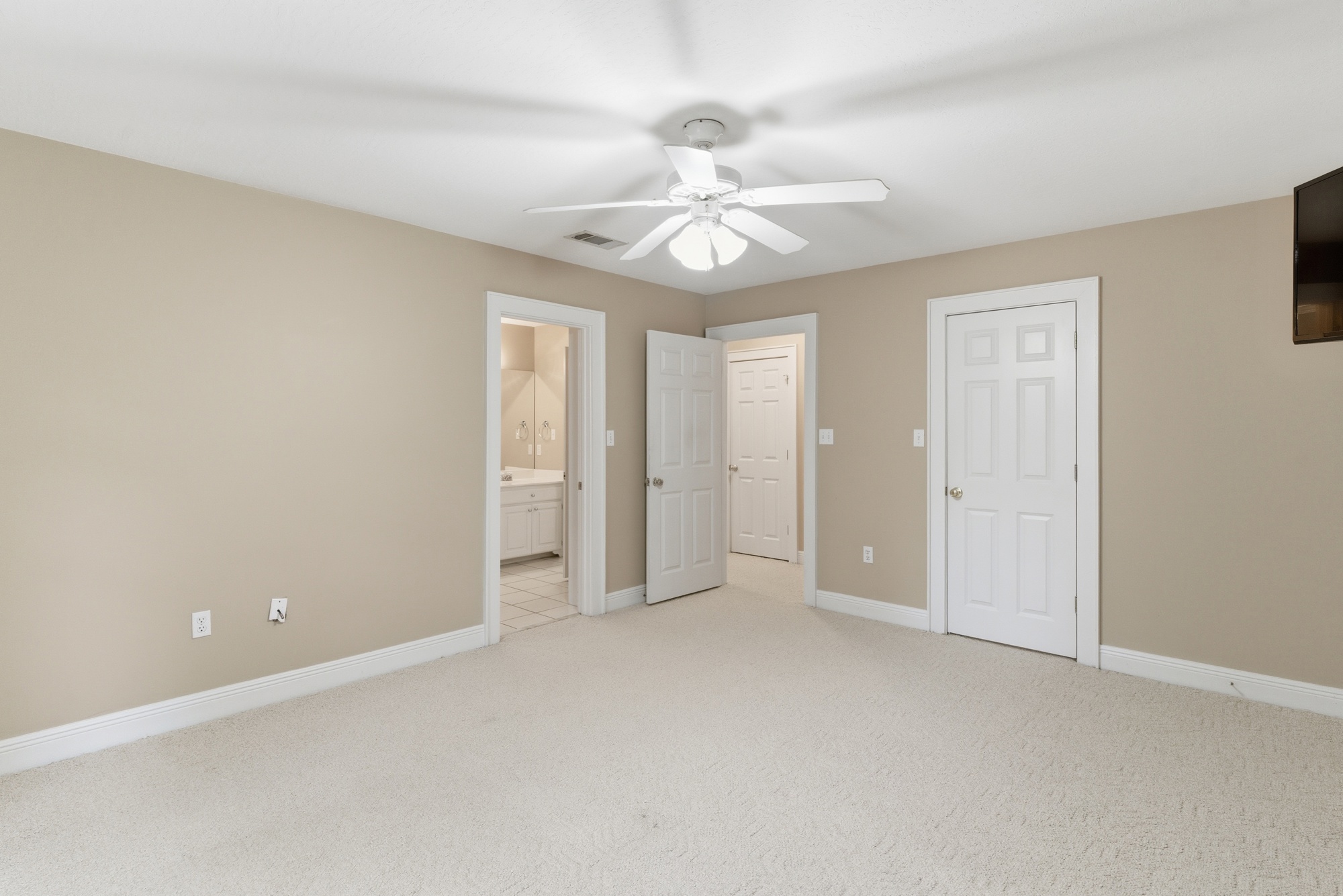 Hattiesburg, Mississippi, 39402, United States, 5 Bedrooms Bedrooms, ,7 BathroomsBathrooms,Residential,For Sale,2005414