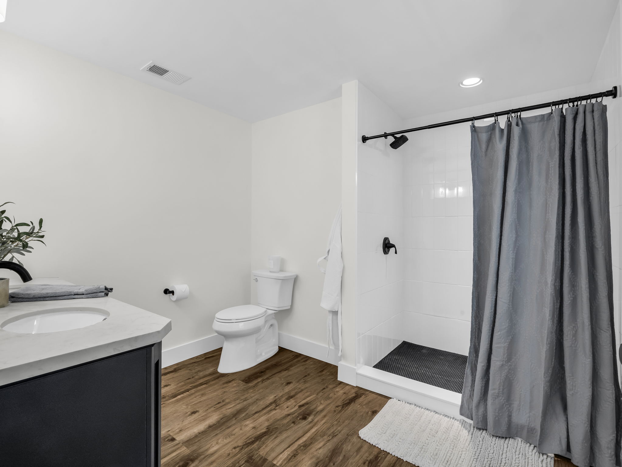 Tryon, North Carolina, 28782, United States, 3 Bedrooms Bedrooms, ,2 BathroomsBathrooms,Residential,For Sale,1927809